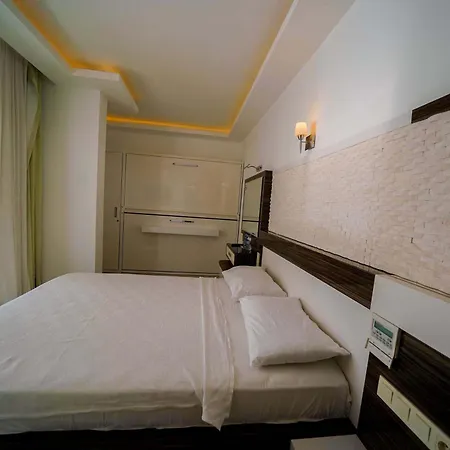 Maki Hotel